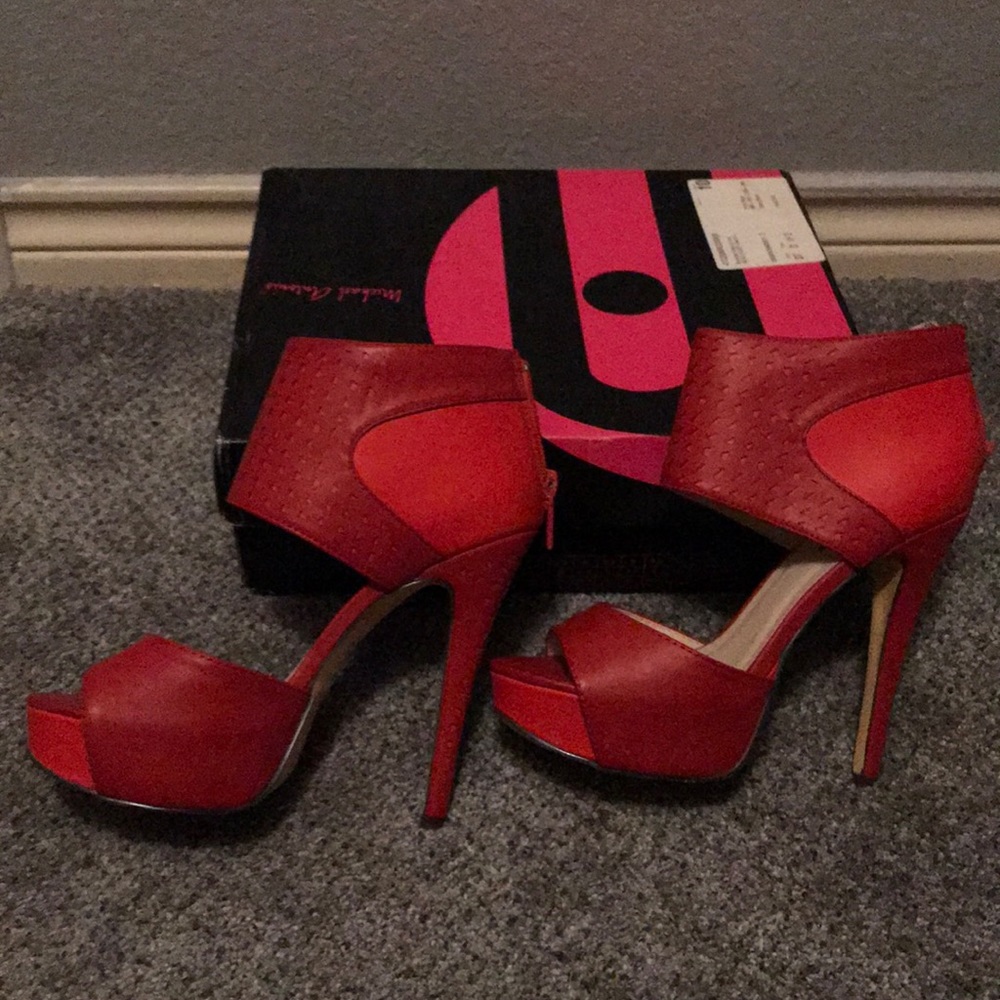 Red pumps - Picture 2 of 6
